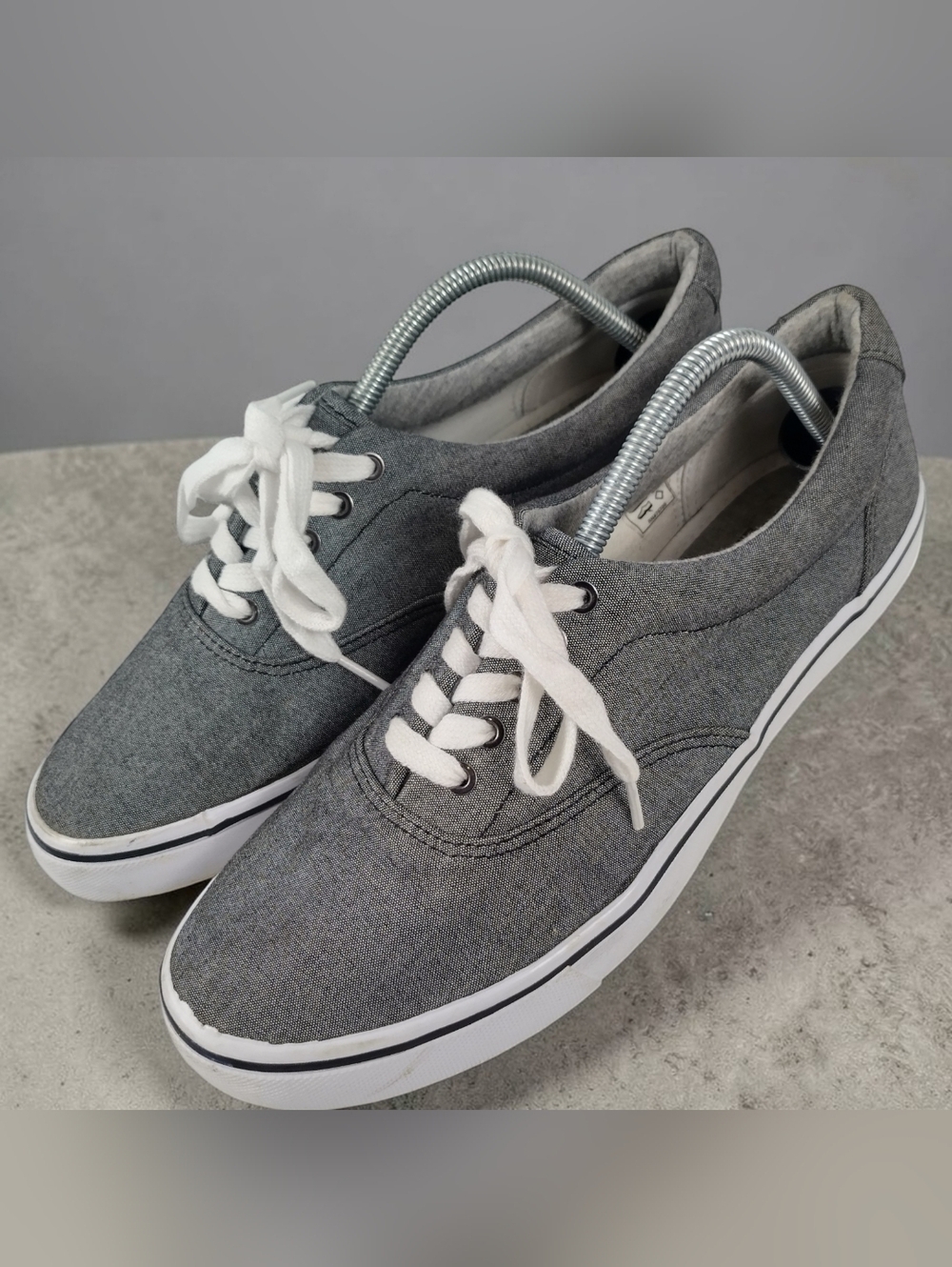 BKE Mens Size 11 Canvas Cloth Lace Up Causal Wear Super Grip Sole Performance